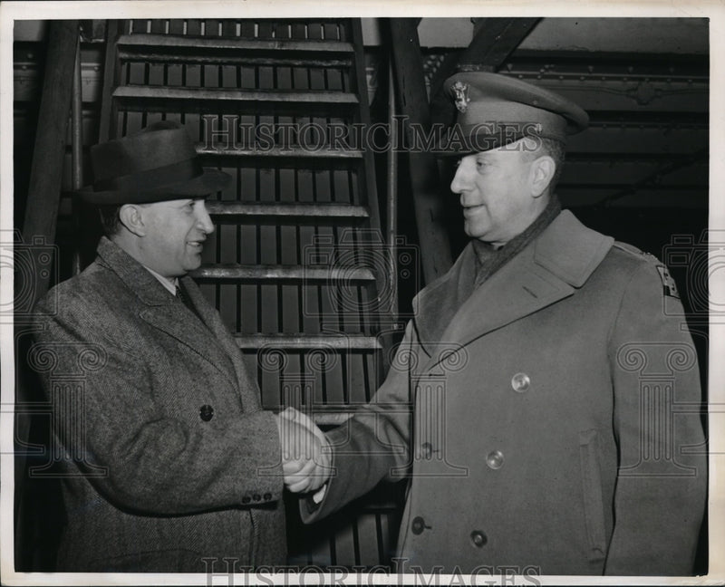 Load image into Gallery viewer, 1942 Press Photo General David Torro Bolivian Purchase Commission and FJ Pearson

