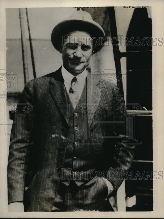 1926 Press Photo Milton Maccrea Found Abandoned Boat Bergen At Sea - nec69452