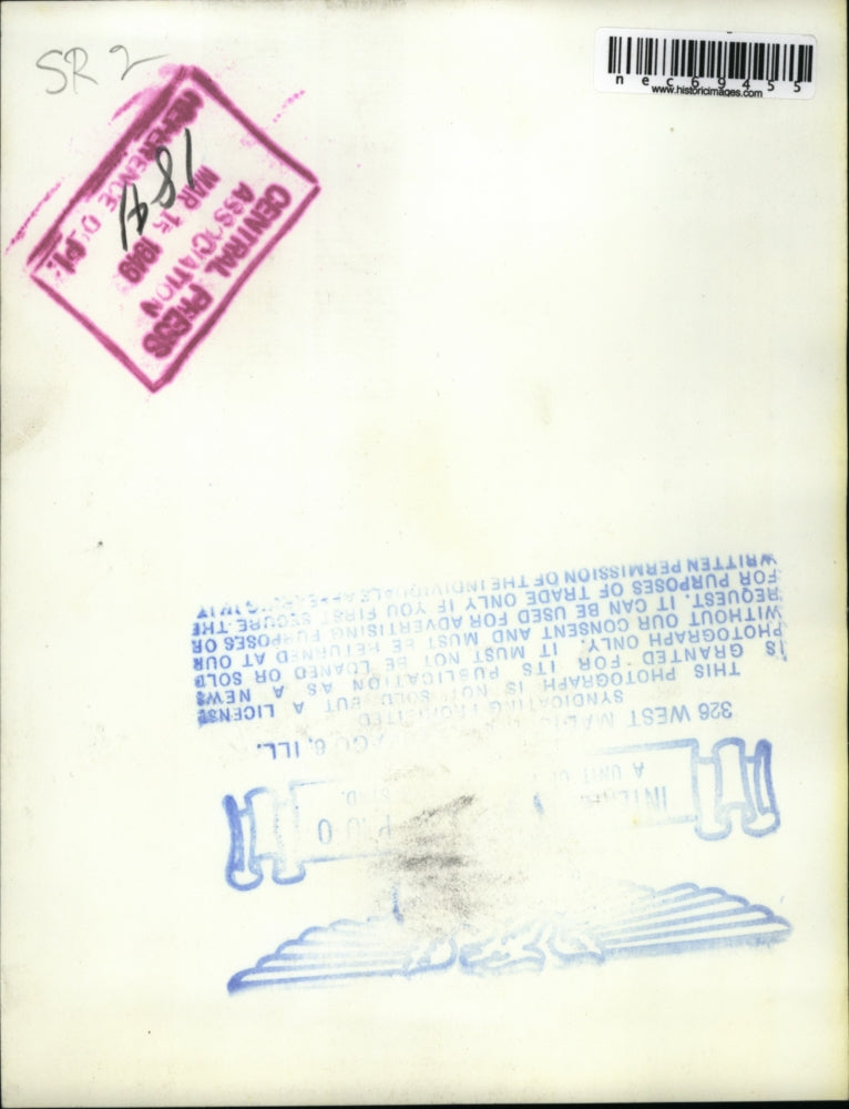 1949 Press Photo Soiled Worker Turns Wrench On Hydraulic Machine - nec69455