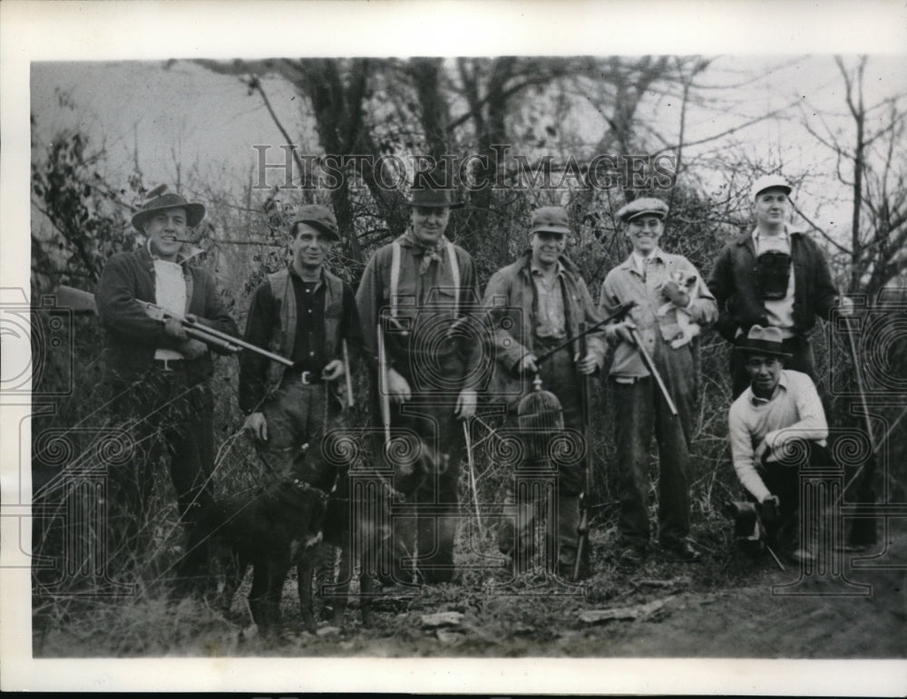 1933 Press Photo Frank Giambelluca with hunters