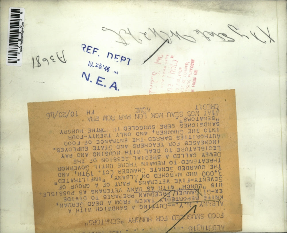 1946 Press Photo Samuel Freedman as he prepares his lunch