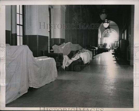 1947 Press Photo Covered Furniture at the Assembly Bldg. of the Senate Building.