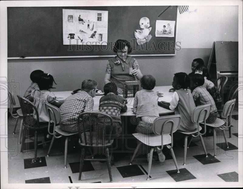 Load image into Gallery viewer, 1969 Press Photo Celin Krissten teaches Class at City School for Retarded,
