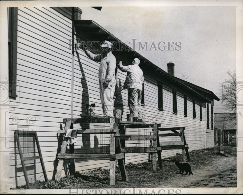 1944 Press Photo New coat of paint for Belmont Park in Long Island New York