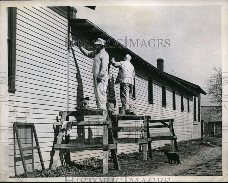 Load image into Gallery viewer, 1944 Press Photo New coat of paint for Belmont Park in Long Island New York
