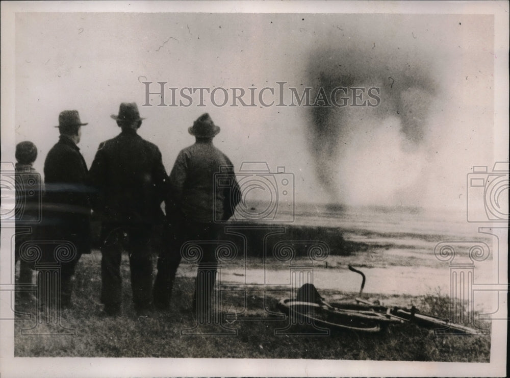 1939 Press Photo Mines washed ashore on Danish Island of Seeland - nec69654