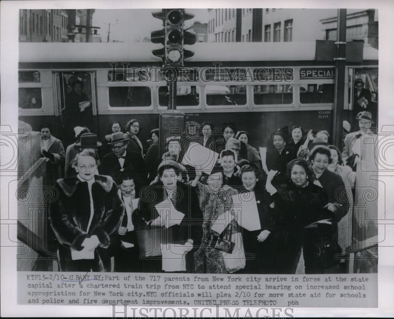 Load image into Gallery viewer, 1954 Press Photo NYC parents for increased school appropriation special hearing
