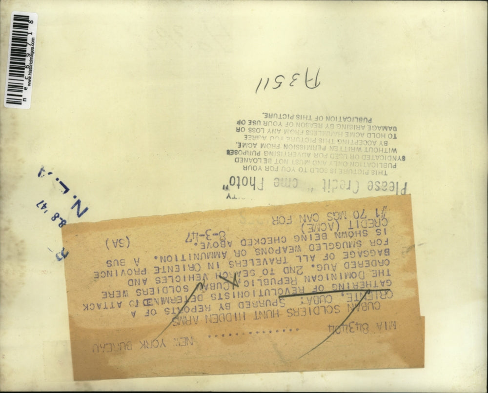 1947 Press Photo Cuban soldiers hunt for hidden weapons in Oriente, Cuba