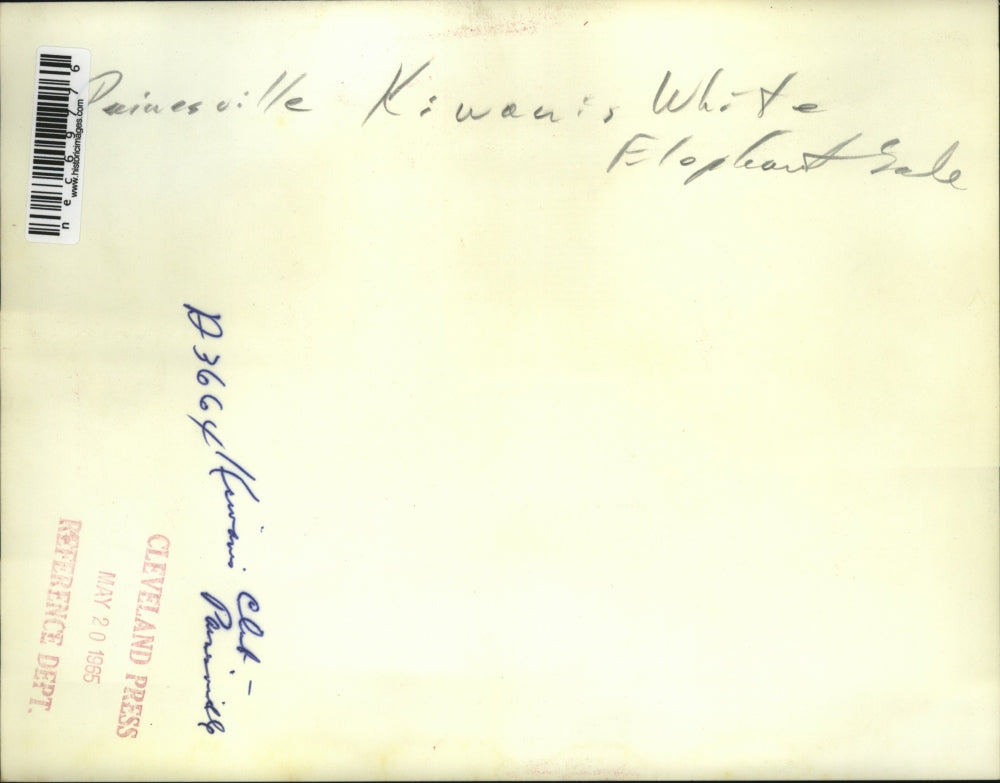 1965 Press Photo Painesville Kiwanis Club White Elephant Sale