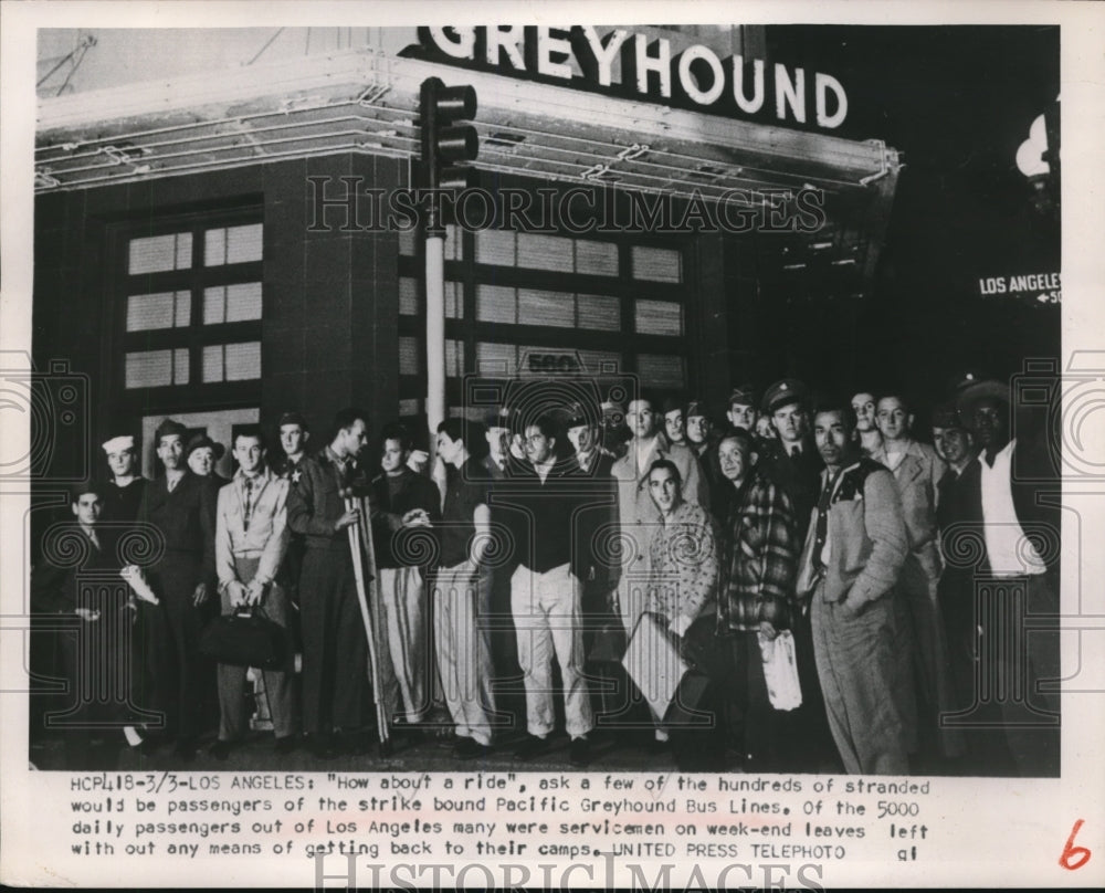 1952 Press Photo Stranded Passengers From Pacific Greyhound Bus Lines in LA
