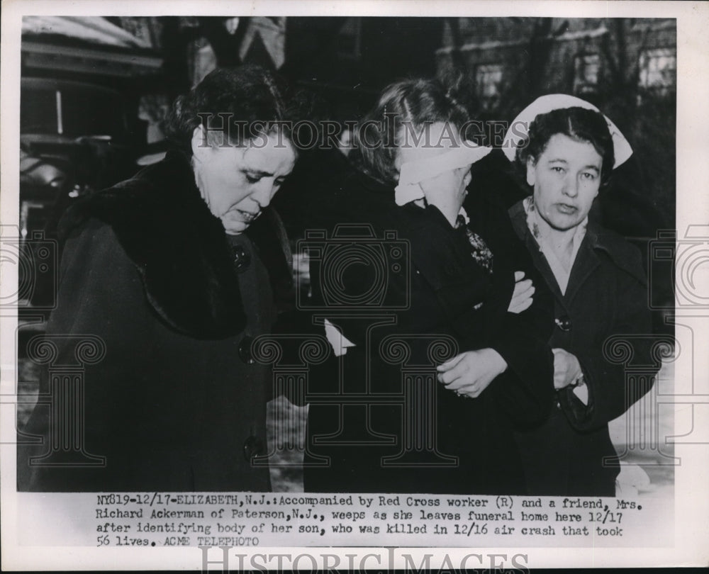1951 Press Photo Red Cross Worker & Mrs Richard Ackerman Identifies Son Killed