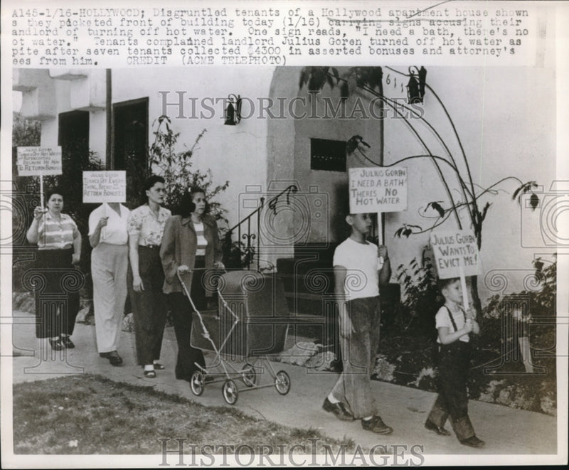 Load image into Gallery viewer, 1948 Press Photo Tenants of Hollywood Apartment Picket Over No Hot Water
