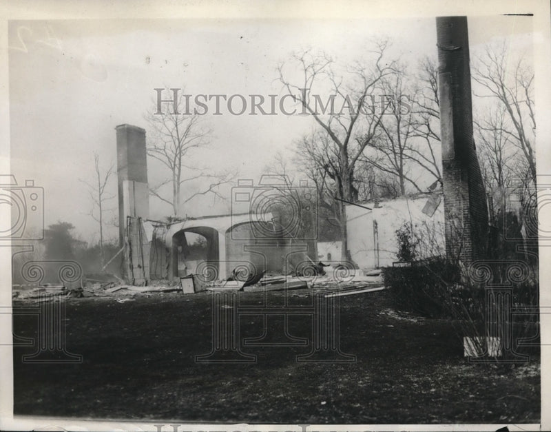 Load image into Gallery viewer, 1933 Press Photo Fire leveled the home of Mrs. Anne Bqal Wickes
