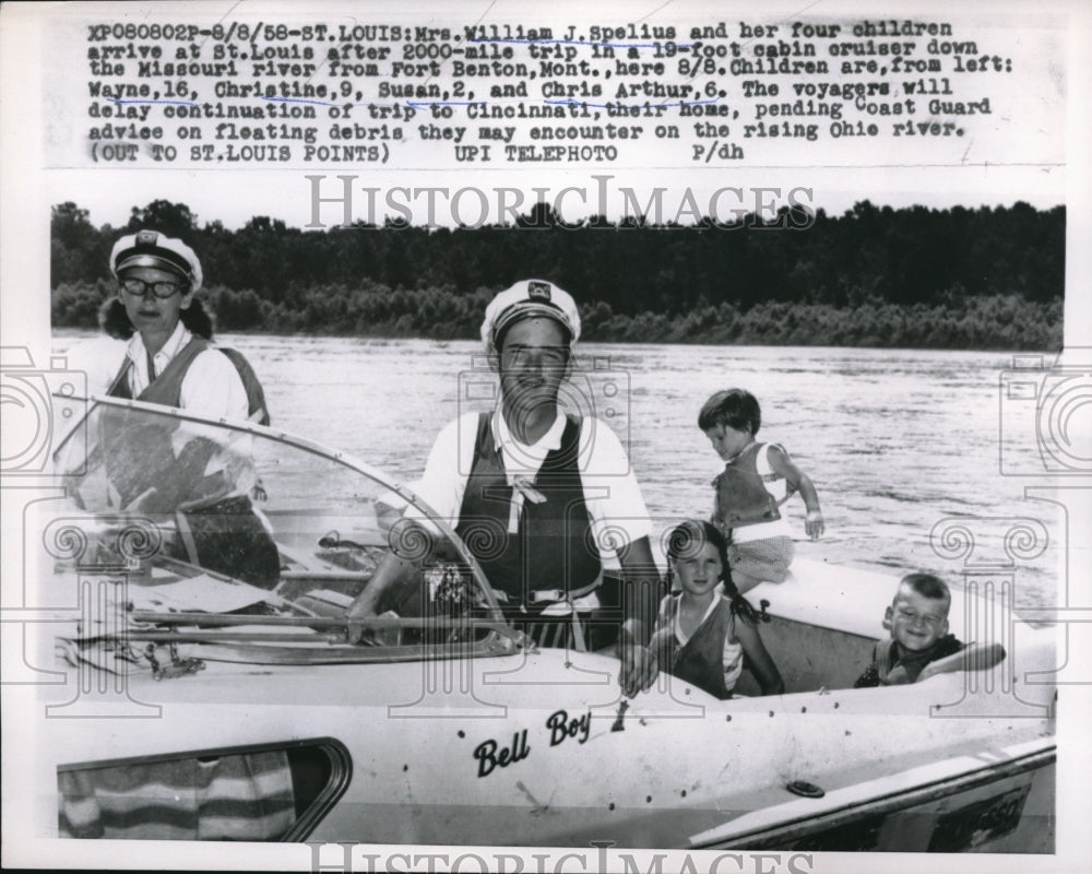 1958 Press Photo Mrs. William J. Spelius with Children in Cabin Cruiser