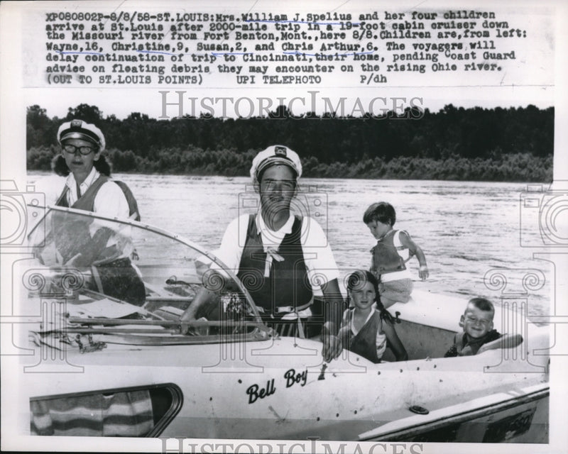 Load image into Gallery viewer, 1958 Press Photo Mrs. William J. Spelius with Children in Cabin Cruiser
