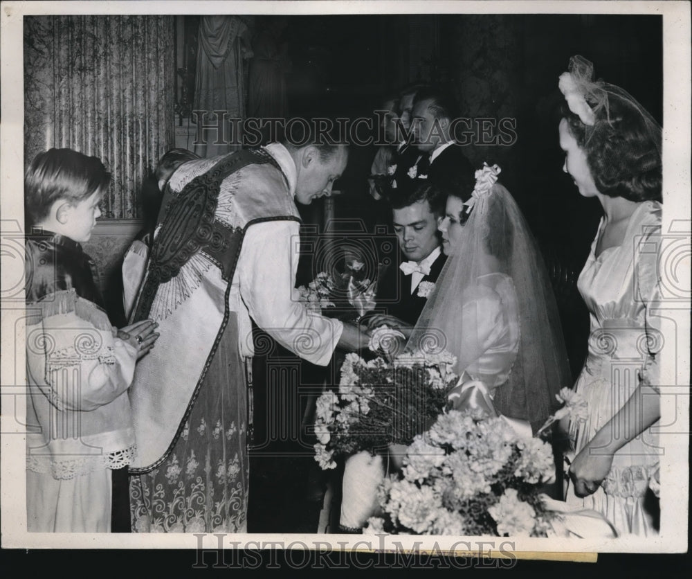 1947 Press Photo Robert J. Wiley, Katleen Margetta, Father Vincent Farmer- Historic Images