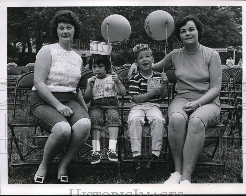 Load image into Gallery viewer, 1967 Press Photo Mrs. Beverly Scooary &amp; Shirley, Mrs. Beverly Gulosh &amp; Robert

