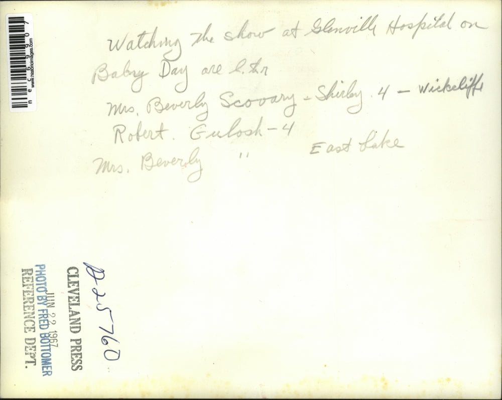 1967 Press Photo Mrs. Beverly Scooary & Shirley, Mrs. Beverly Gulosh & Robert