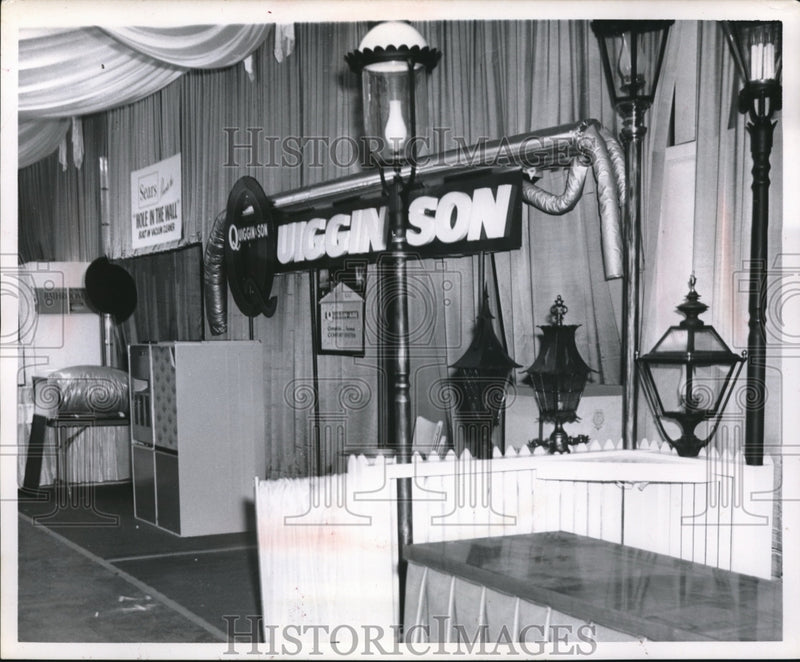 Load image into Gallery viewer, 1969 Press Photo Quiggin &amp; Son Display at Home and Flower Show
