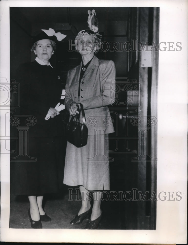 1949 Press Photo Mrs Alvin Steinke, Mrs John Hattman to testify at murder trial