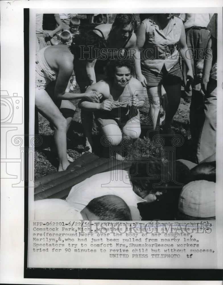 Load image into Gallery viewer, 1956 Press Photo Mrs. Richard Shumaker distraught as Marilyn resuscitated

