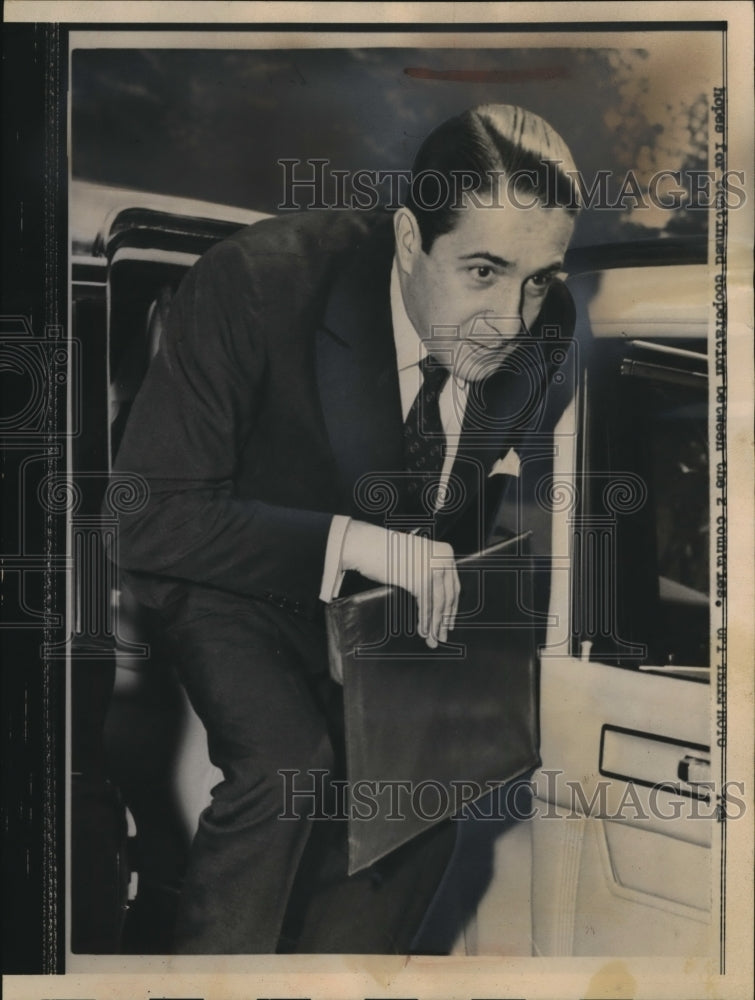 Load image into Gallery viewer, 1959 Press Photo Walter Moreica Salles, Brazilian ambassador to US - nec70170
