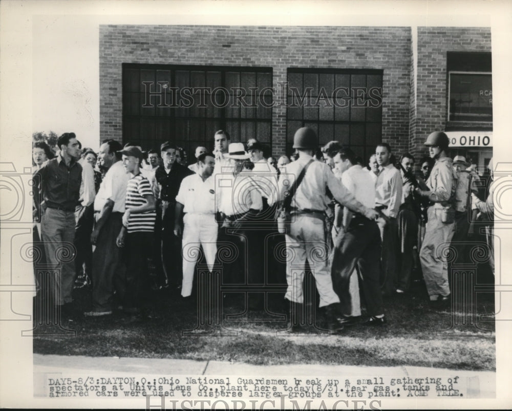 1948 Press Photo Dayton, Ohio Natl Guard at Univis Lens Co with demonstrators