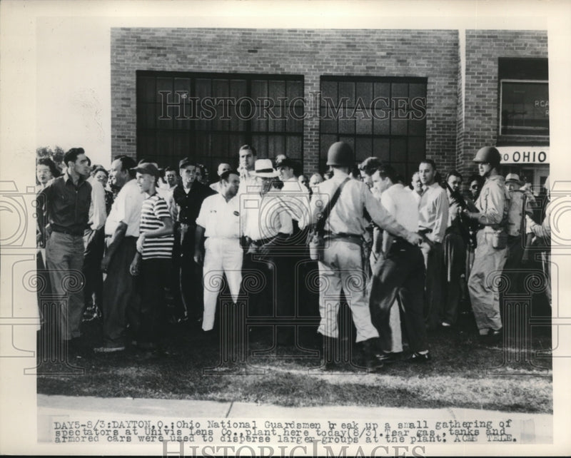 Load image into Gallery viewer, 1948 Press Photo Dayton, Ohio Natl Guard at Univis Lens Co with demonstrators
