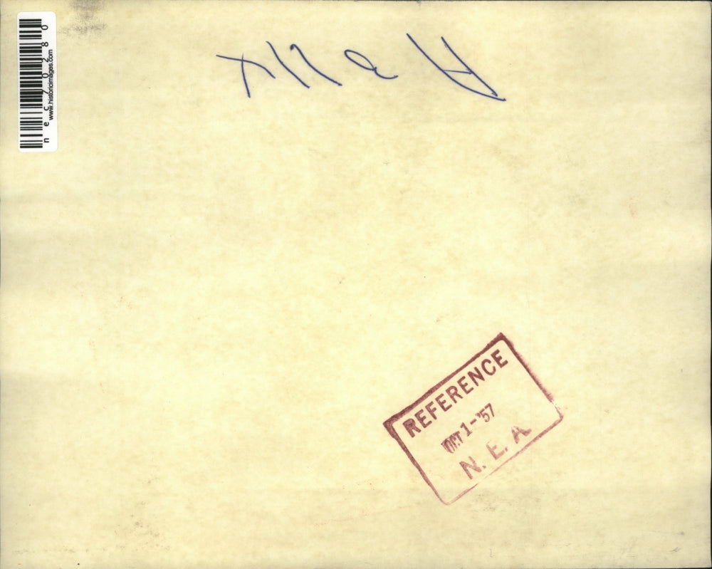 1957 Press Photo Elliott Growe feeding troy on his Paradise ranch - nec70280