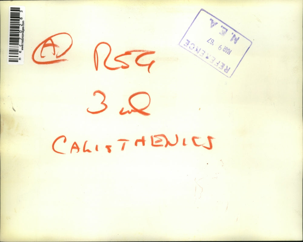 1967 Press Photo Senators' coach George Suce teaches calisthenics to housewives