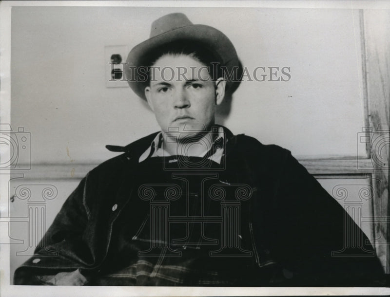 Load image into Gallery viewer, 1934 Press Photo Austin Smith arrested for beating Lon Gregory to death in Tulsa

