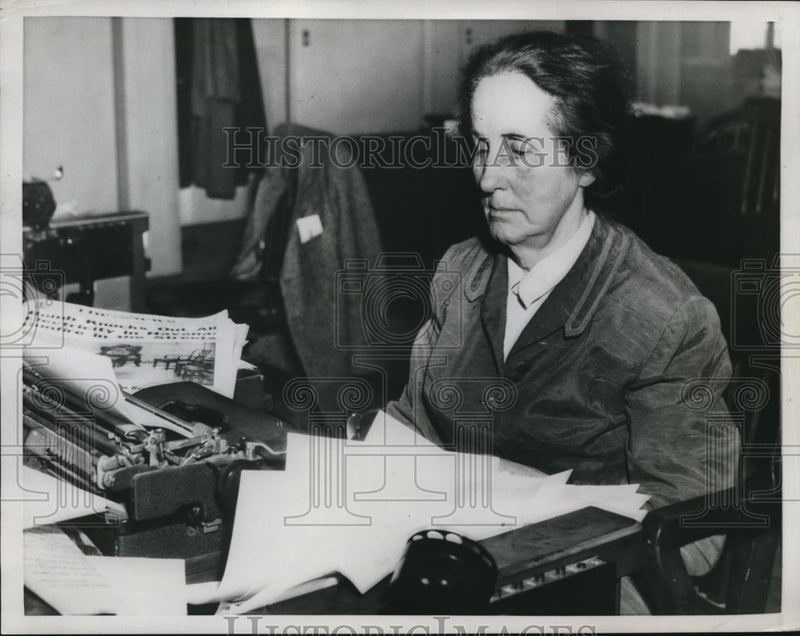 Load image into Gallery viewer, 1958 Press Photo Martha Strayer author of The Dar - nec70327
