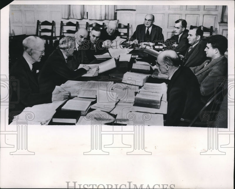 Load image into Gallery viewer, 1952 Press Photo Yale Divinity School, Drs G Dahl, J Mulienburg,J Bewer
