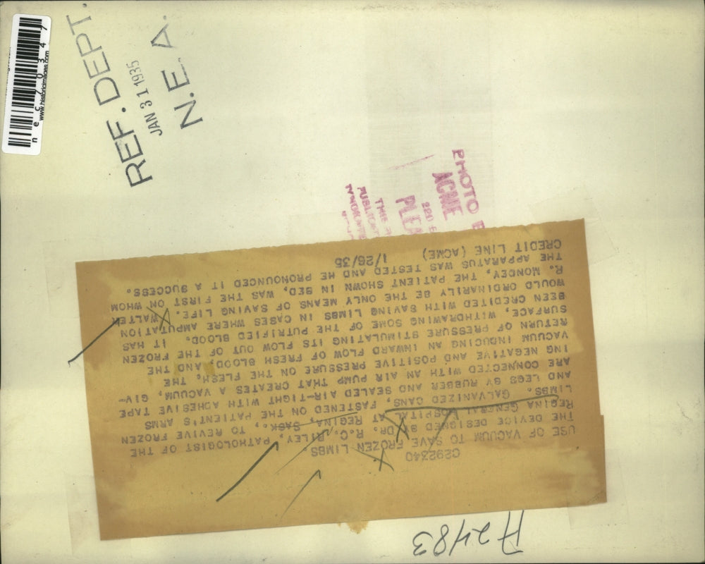 1935 Press Photo Regina Gen Hospital, Dr RC Riley & an RN & warming device