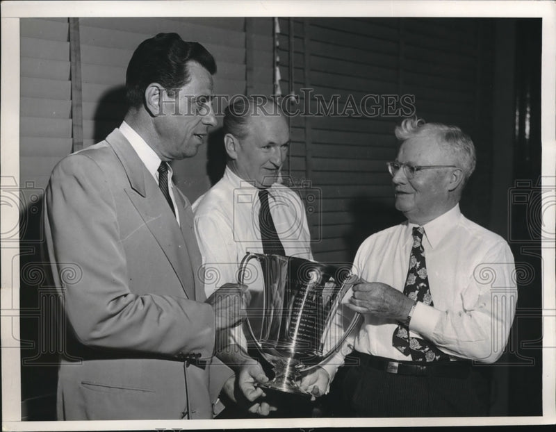 Load image into Gallery viewer, 1952 Press Photo William Curley, Robert Keogh get photography award from Sarno
