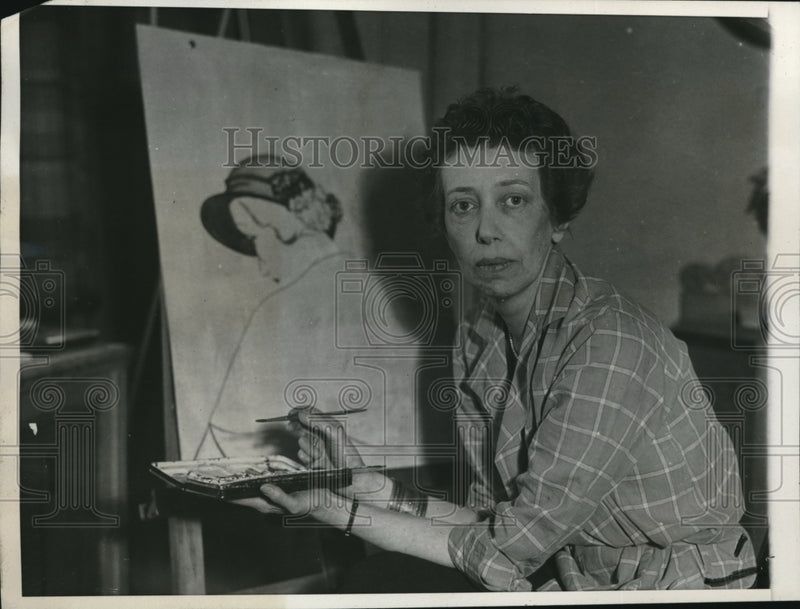 Load image into Gallery viewer, 19325 Press Photo Eva Marie Atlantic Steinmetz Painting a Picture
