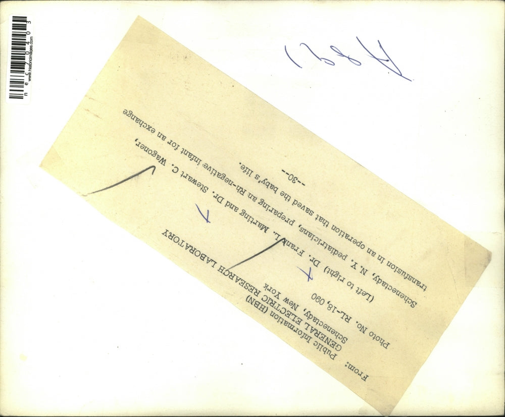 Press Photo Dr. Frank Marting & Dr. Stewart Wagoner Give Infant Tranfusion