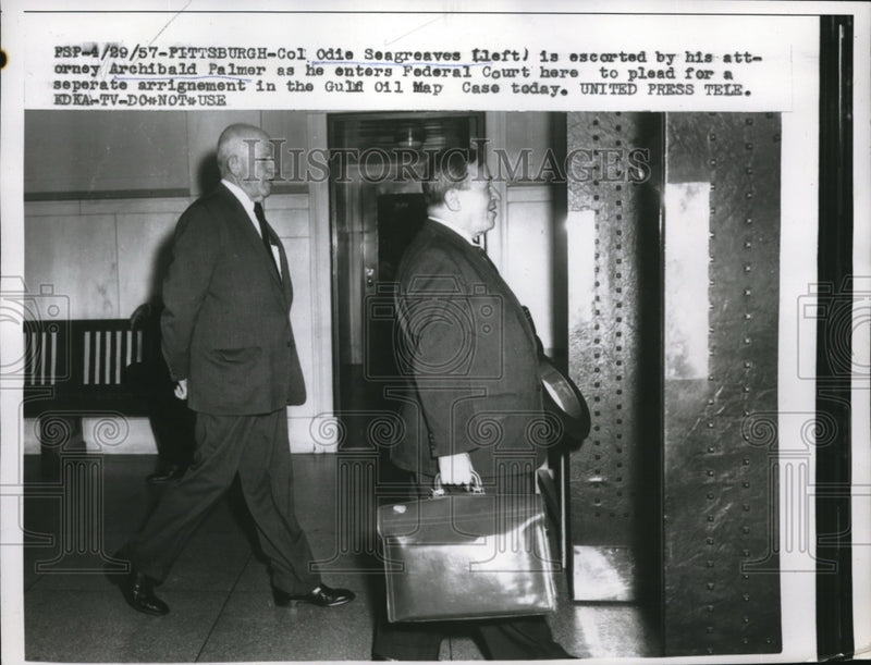Load image into Gallery viewer, 1957 Press Photo Col Odie Seagraves &amp; atty Arch Palmer, Gulf Oil Map case
