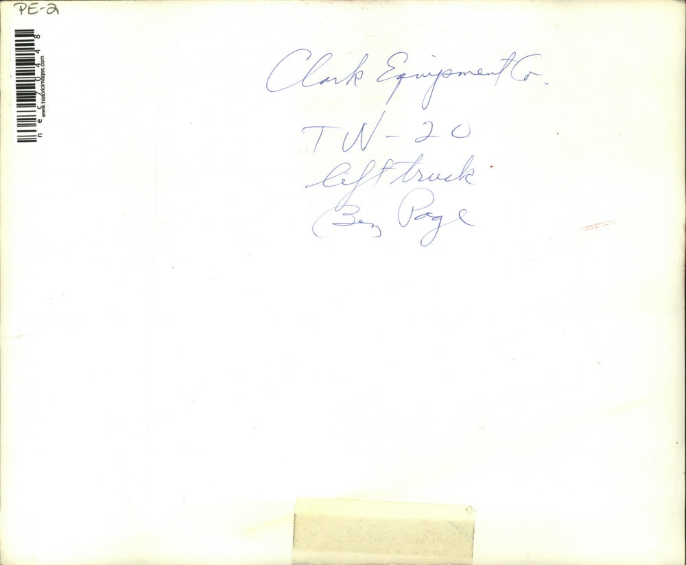 Press Photo Clark Equipment Co a TW-20 lift truck carrying material - nec70448