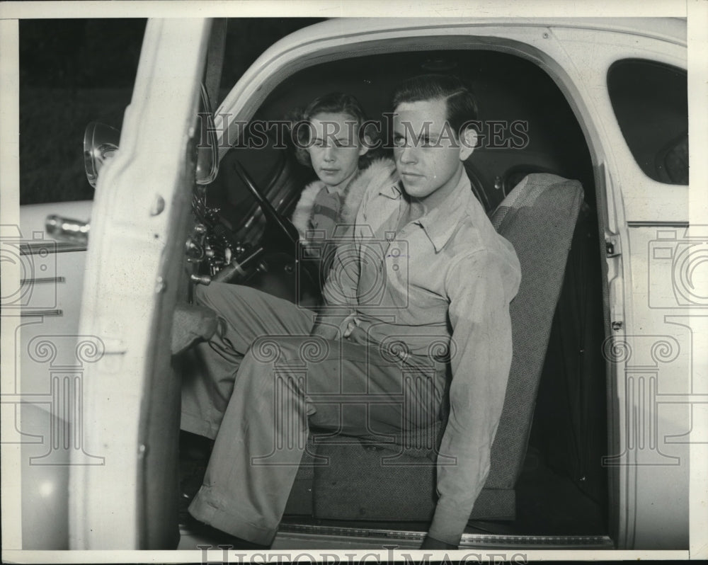 1938 Press Photo Whitney Wilhelry & wife in car they almost shot to death in