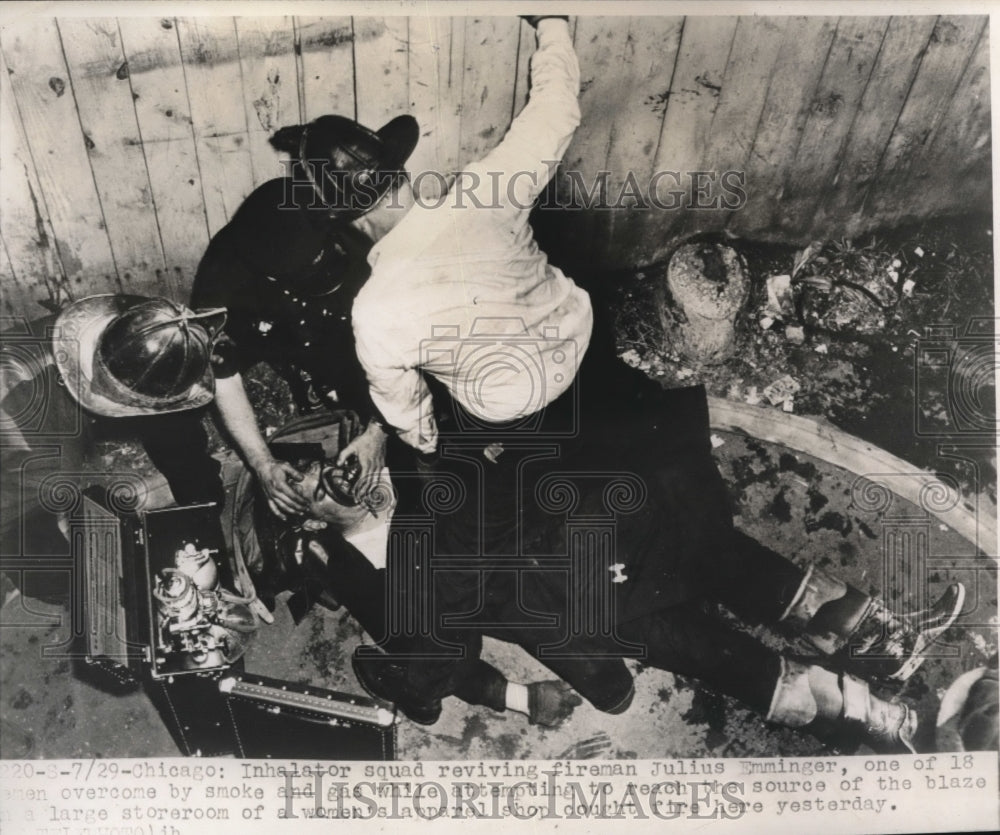 1947 Press Photo Chicago, firemen J Emminger & others at scene of a blaze