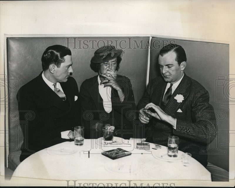 Load image into Gallery viewer, 1935 Press Photo Jack Treat, Timmy Lansing, Bud Logan at a club
