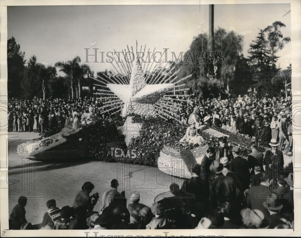 1936 Press Photo History in Flowers float in Rose parade in Pasadena, Calif