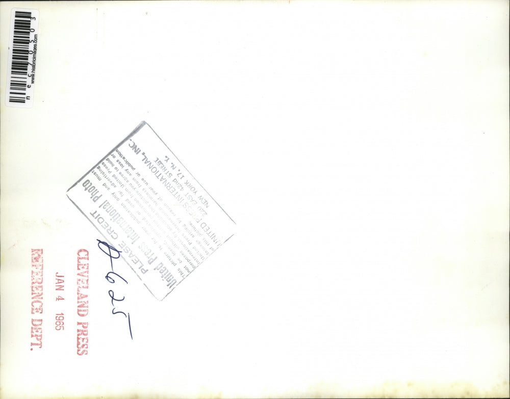 1965 Press Photo Rose Queen Carole Cota in Tournament of Roses parade in Calif.