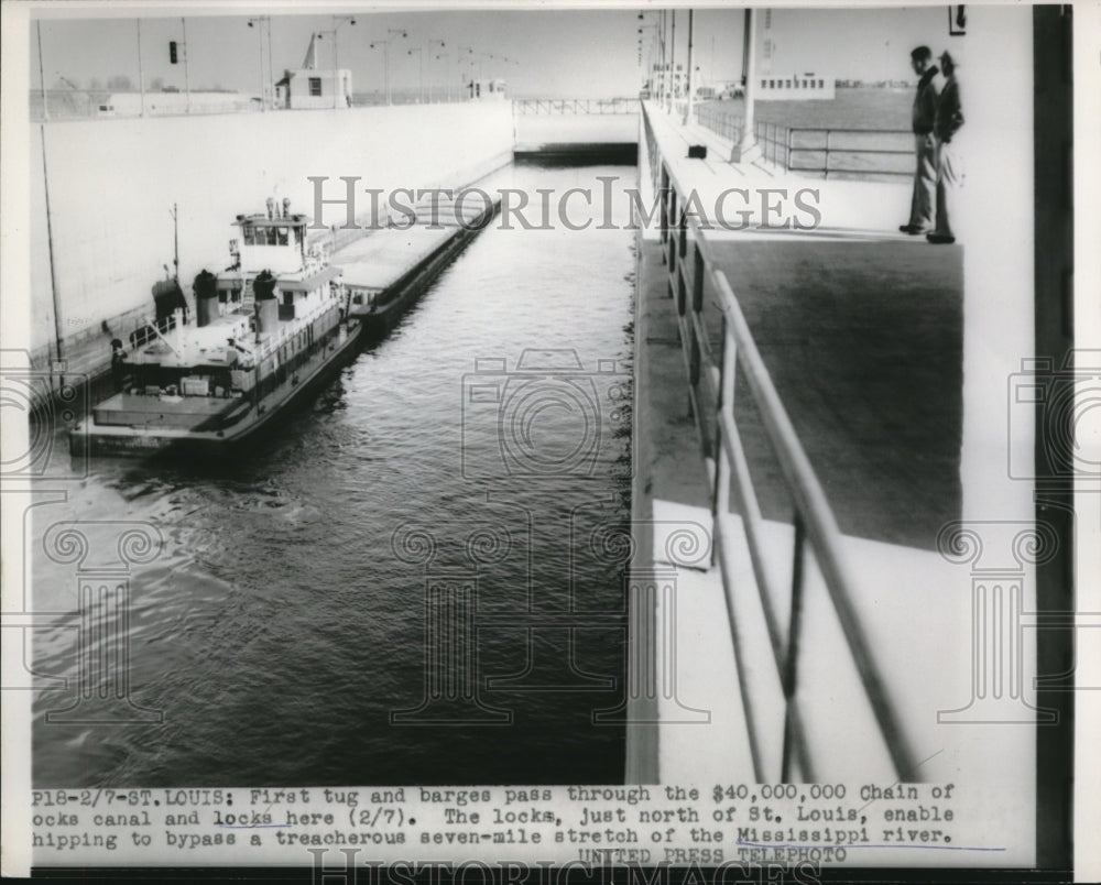 1953 Press Photo St Louis, Mo tug & barges at Chain of Locks - nec70550