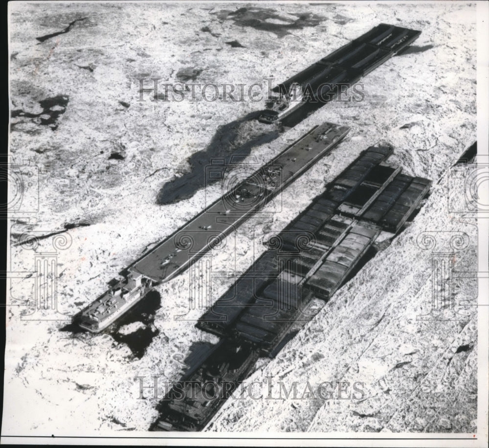 1958 Press Photo Cairo, Ill Mississippi river barges caught in the ice