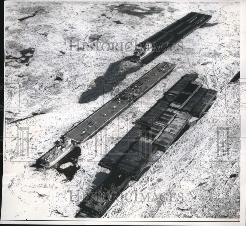 Load image into Gallery viewer, 1958 Press Photo Cairo, Ill Mississippi river barges caught in the ice
