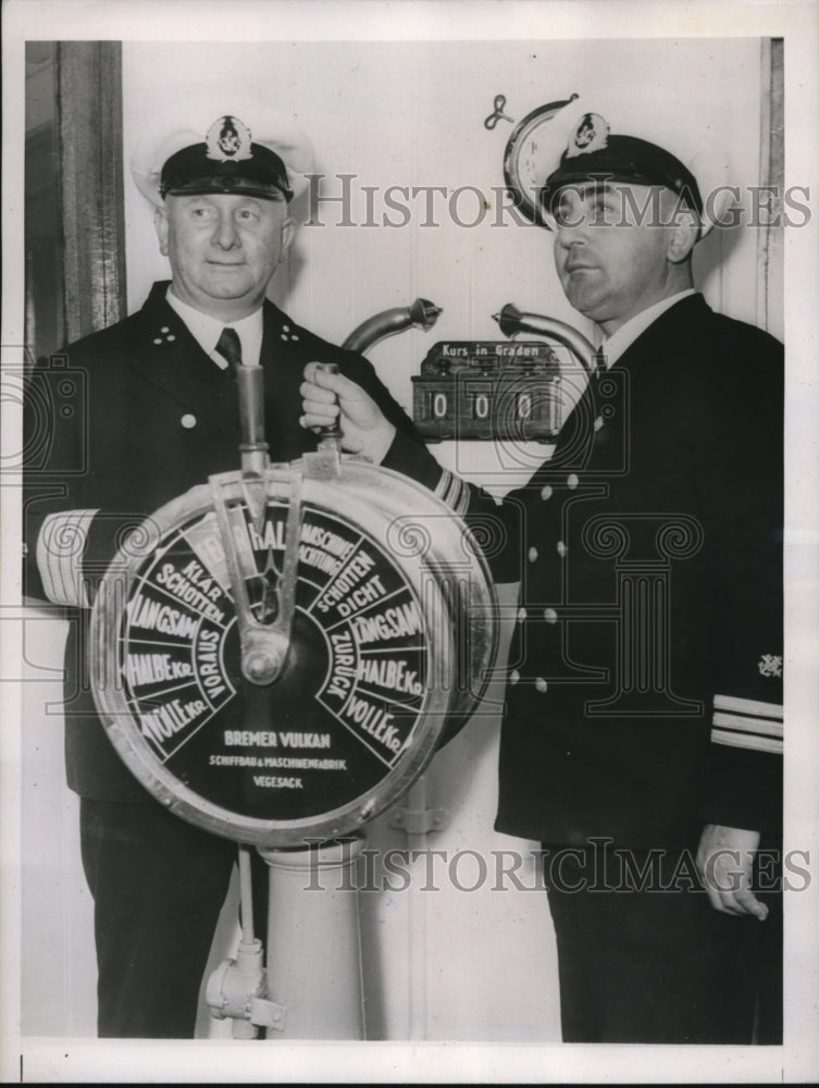 Load image into Gallery viewer, 1938 Press Photo Seattle, Capt Paul Kretzer &amp; Chief Off. Richard Knaue on Scheab

