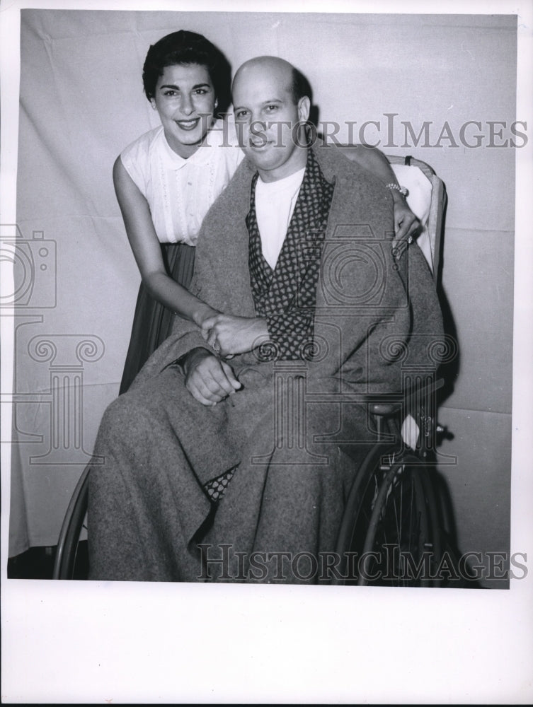 Load image into Gallery viewer, 1955 Press Photo Mr Wertz &amp; his wife as he sits in a wheelchair - nec70623
