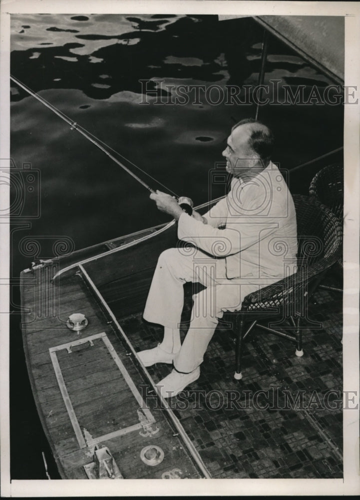 Load image into Gallery viewer, 1938 Press Photo Miami, Fla. George B Williams pres of RFC Mortage Co fishing
